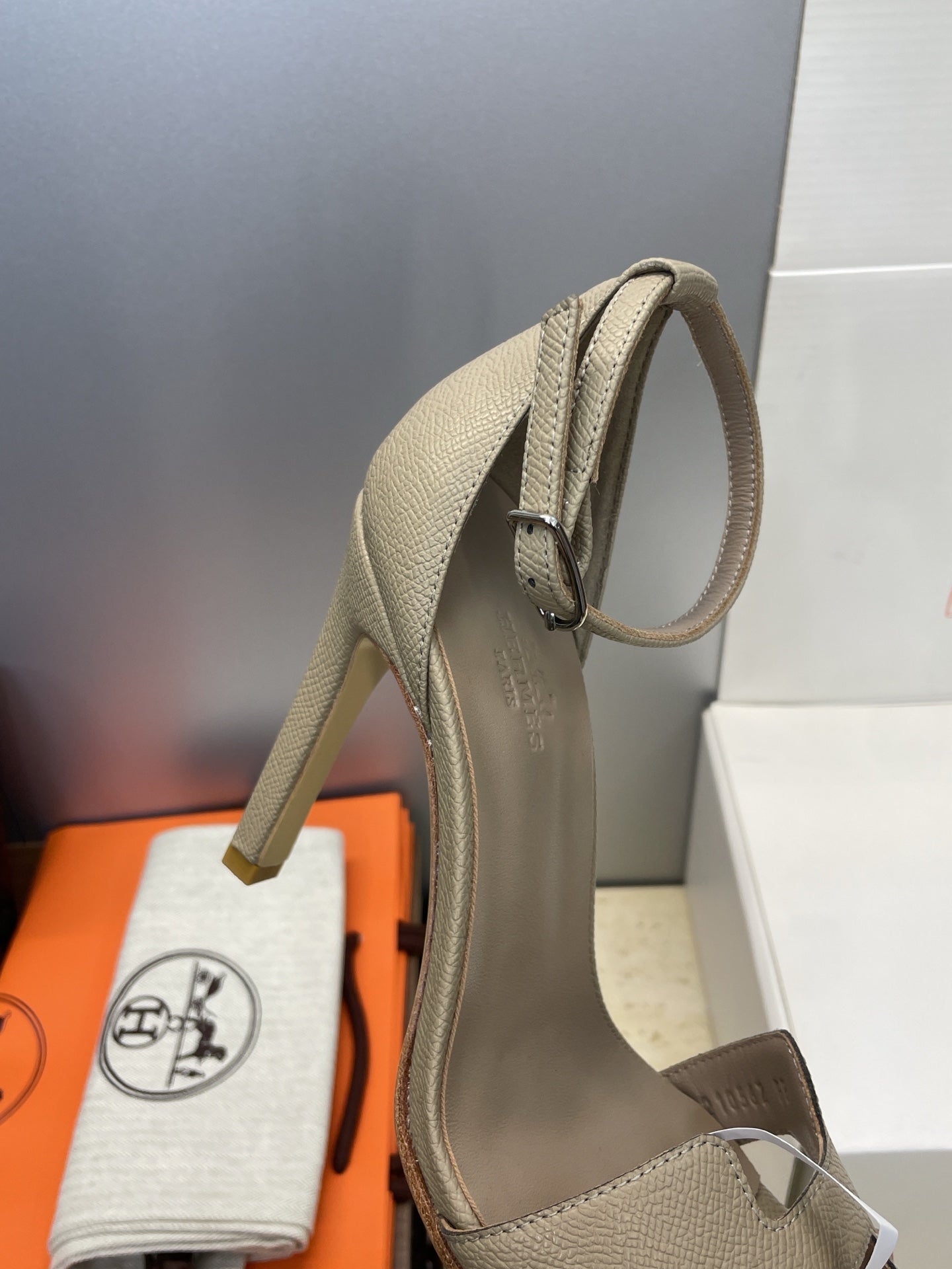HM 26ss High Heel Sandals 105 Taupe Cowhide 607127